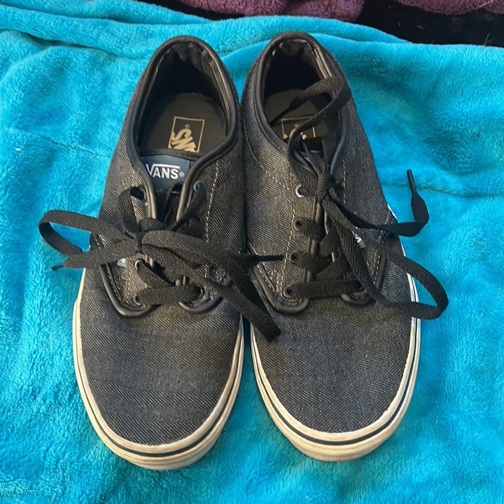 Vans - Picture 2 of 7